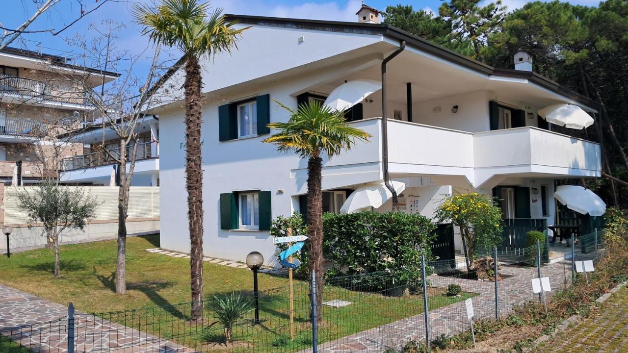 Villa Barbara Fra I Pini Lignano Sabbiadoro Eksteriør billede